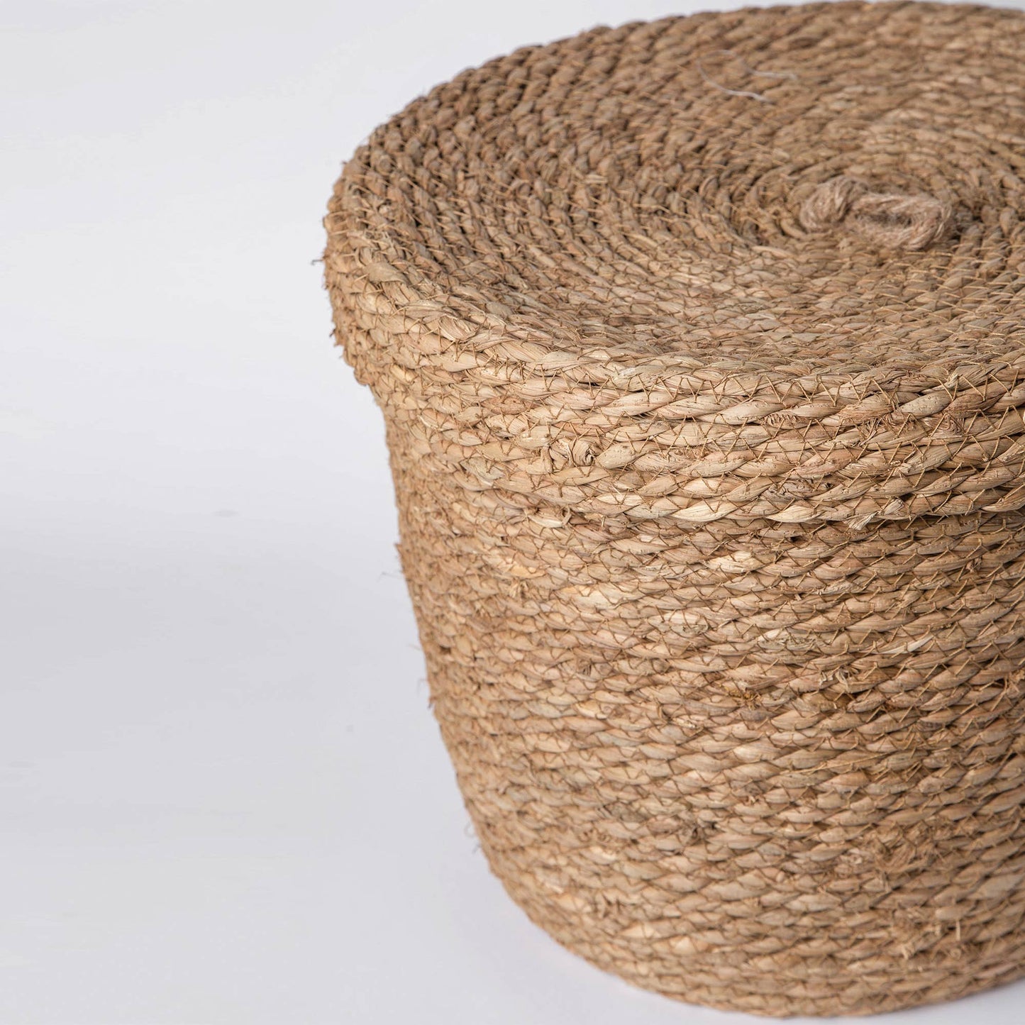 830 - Seagrass Basket with lid: Medium